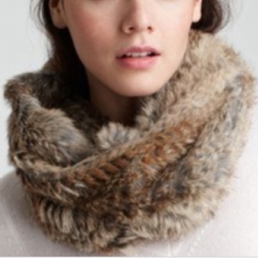 525 America Rabbit Fur Scarf